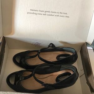 Macy’s, Giani Bernini, Memory Foam, Vinezablk Black. Size 9 Women’s